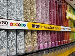 -m豆巧克力世界(上海世茂广场店)