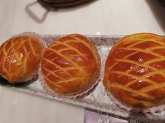 酥皮水牛奶菠萝包-陶陶居酒家(新天地店)