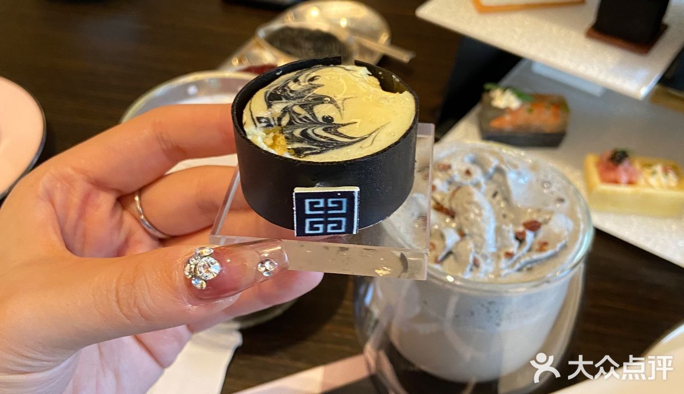 丽思卡尔顿📨纪梵希联名下午茶