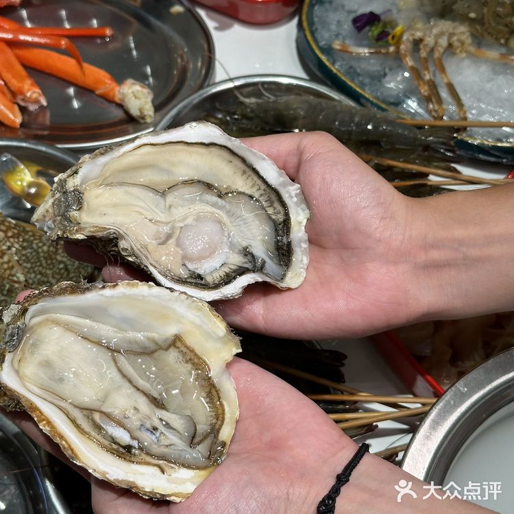 不出重庆就能吃到鲜活海鲜，价格也不贵喔 