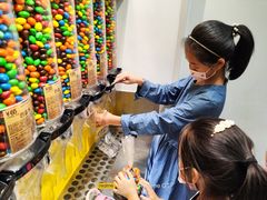 -m豆巧克力世界(上海世茂广场店)