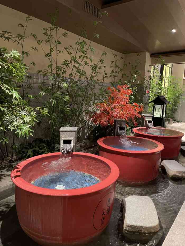 泉汤の大江户日料餐厅-"进门有接待 鞋子存起来 然后挑选衣服 .