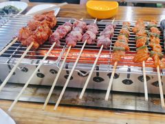 -哈尔滨小酒馆·鲜肉现穿自助烧烤(康新花园店)