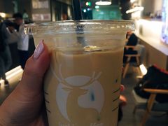 拿铁-瑞幸咖啡(1+1大厦店)