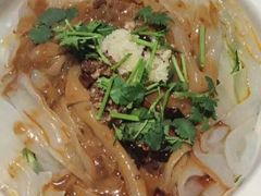 -老码头黑皮肘子锅包肉(赣水路店)