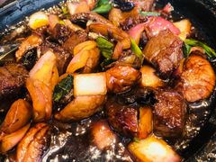 石锅蘑菇牛肉粒-鹿港小镇(金虹桥国际中心店)