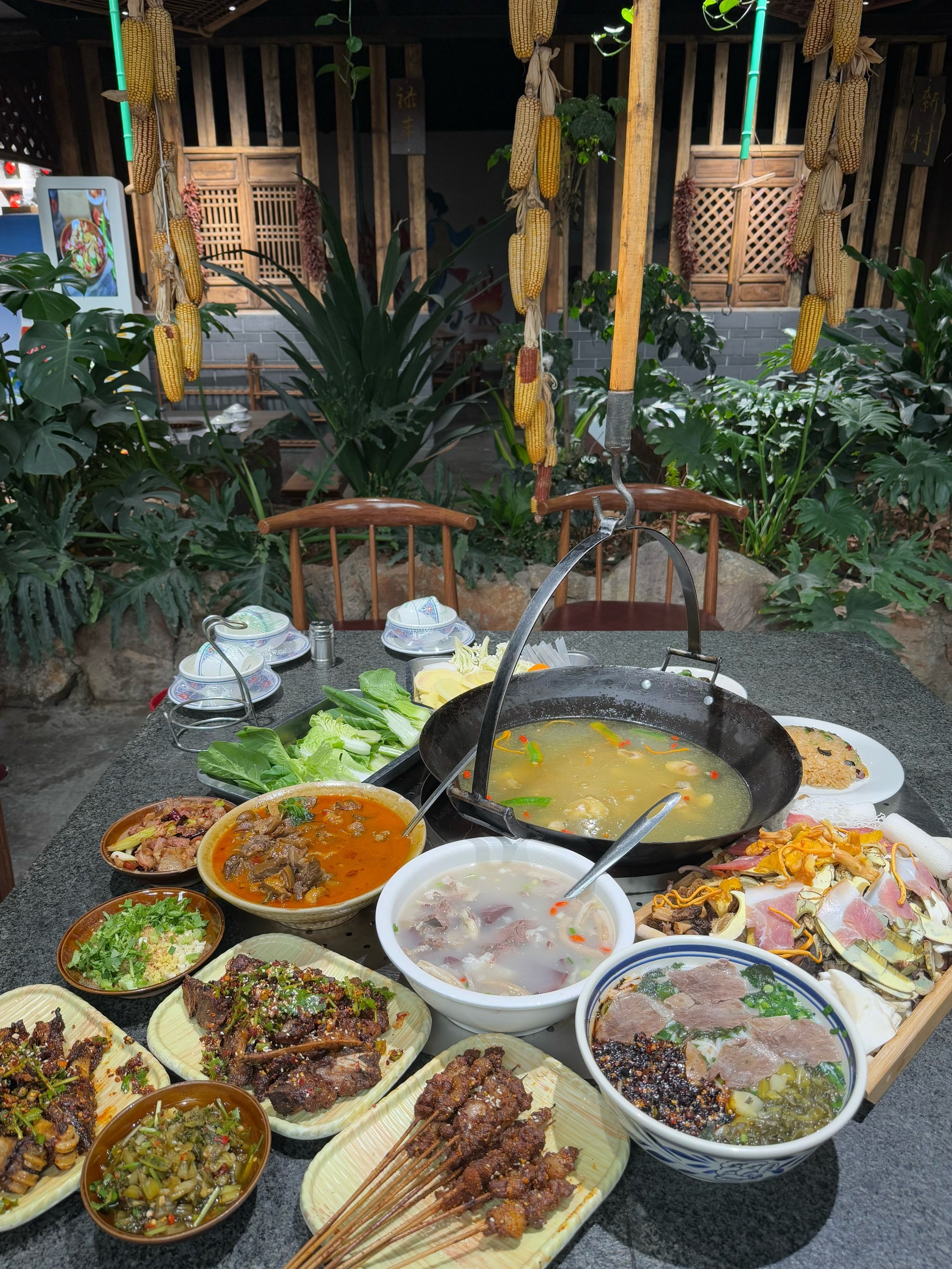 🔥昆明马街深巷里的 菌子火塘 雨季限定鲜到掉