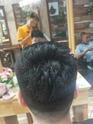-首脑美发沙龙
