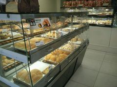 面包甜点陈列柜-琳琅烘焙蛋糕店(丽城店)