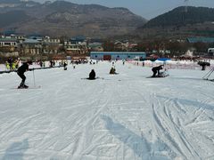 -济南卧虎山滑雪场