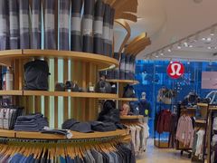 -lululemon(上海浦东IFC店)