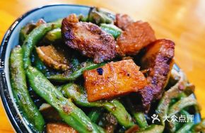 Stewed Green Beans in Iron Pot