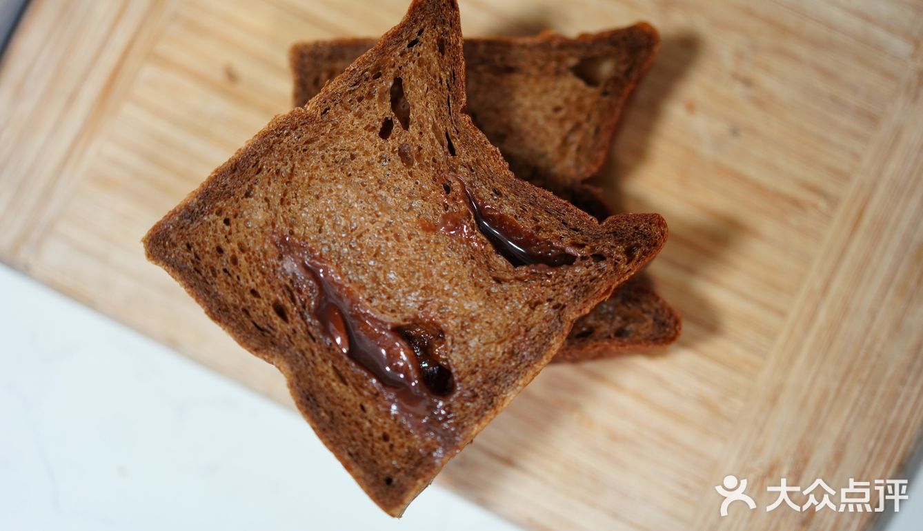 花生酱碱水海盐卷两个盐卷的纹路极其漂亮,层次也特别好