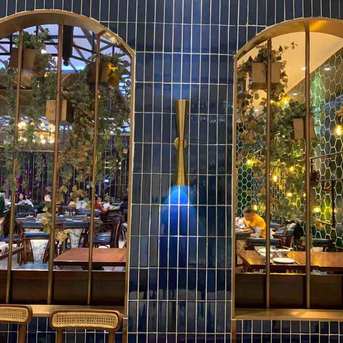 南堂听香·新川菜(悠方店)-"中午12点到店,点菜时服务员妹妹告知菜单.