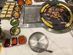 -山野的朋友露营炭火烤肉