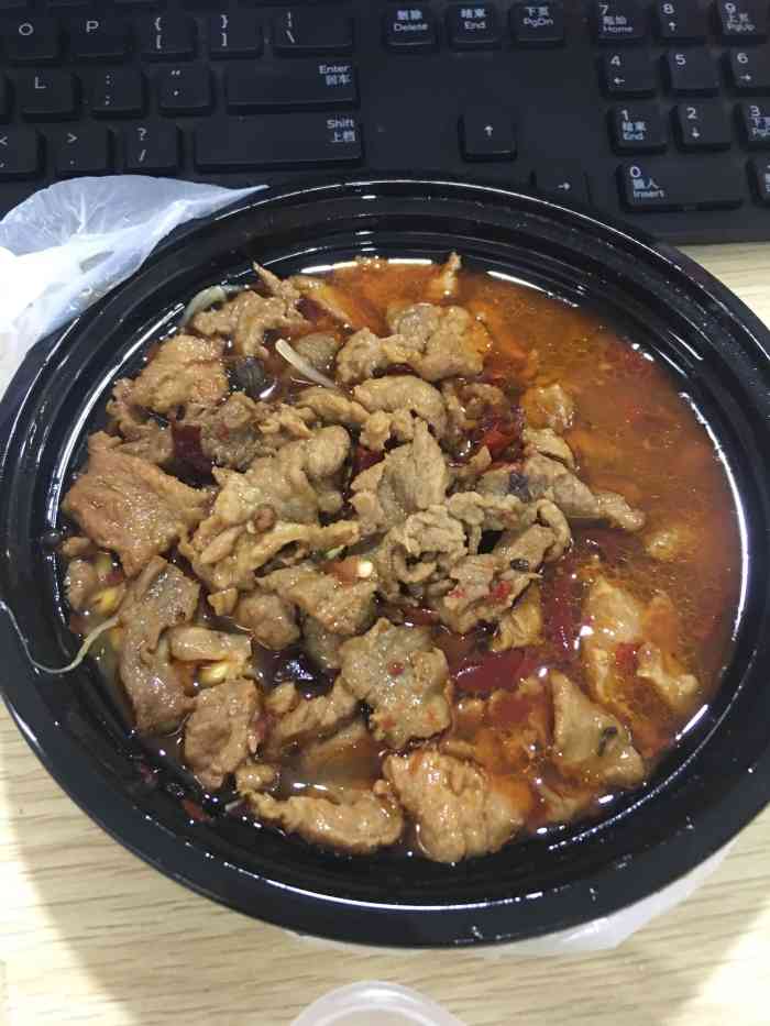 就一个菜,两个菜吧,又吃不完,全浪费了, 这个水煮肉片真心不推荐