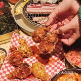 这家烤肉店太韩了！从门头到墙壁都吼吼看