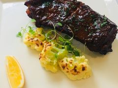 烤西班牙黑毛猪肋排，焗花菜和柠檬角-蝶舍·MAISON PAPILLON