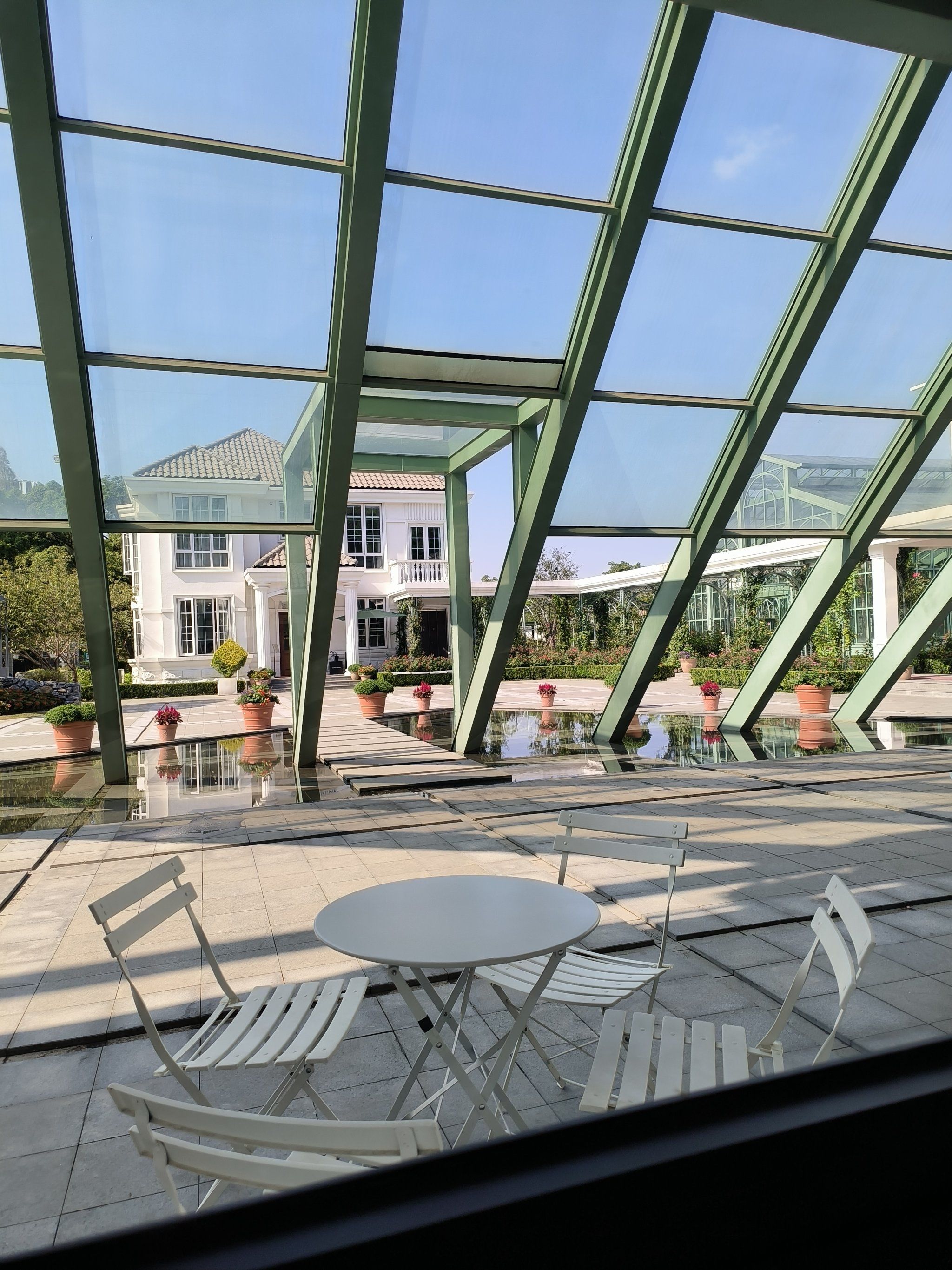 玻璃屋里的世界