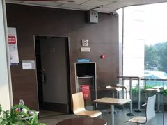 -麦当劳(展览路店)