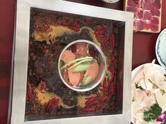 -二荆条·蜀鲜汇城市森林火锅