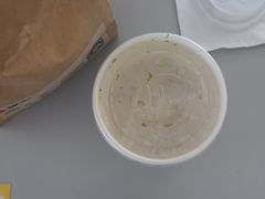 -麦当劳(上海虹桥站30B检票口楼上)
