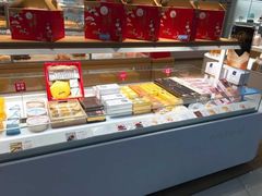 面包甜点陈列柜-好利来(梅江永旺店)