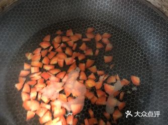 翻炒，出锅！味道很好，孩子们吃了炒饭连菜也吃上了