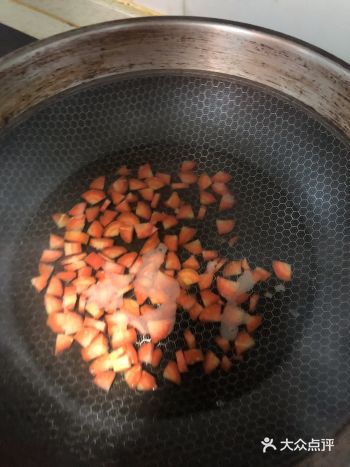 翻炒，出锅！味道很好，孩子们吃了炒饭连菜也吃上了