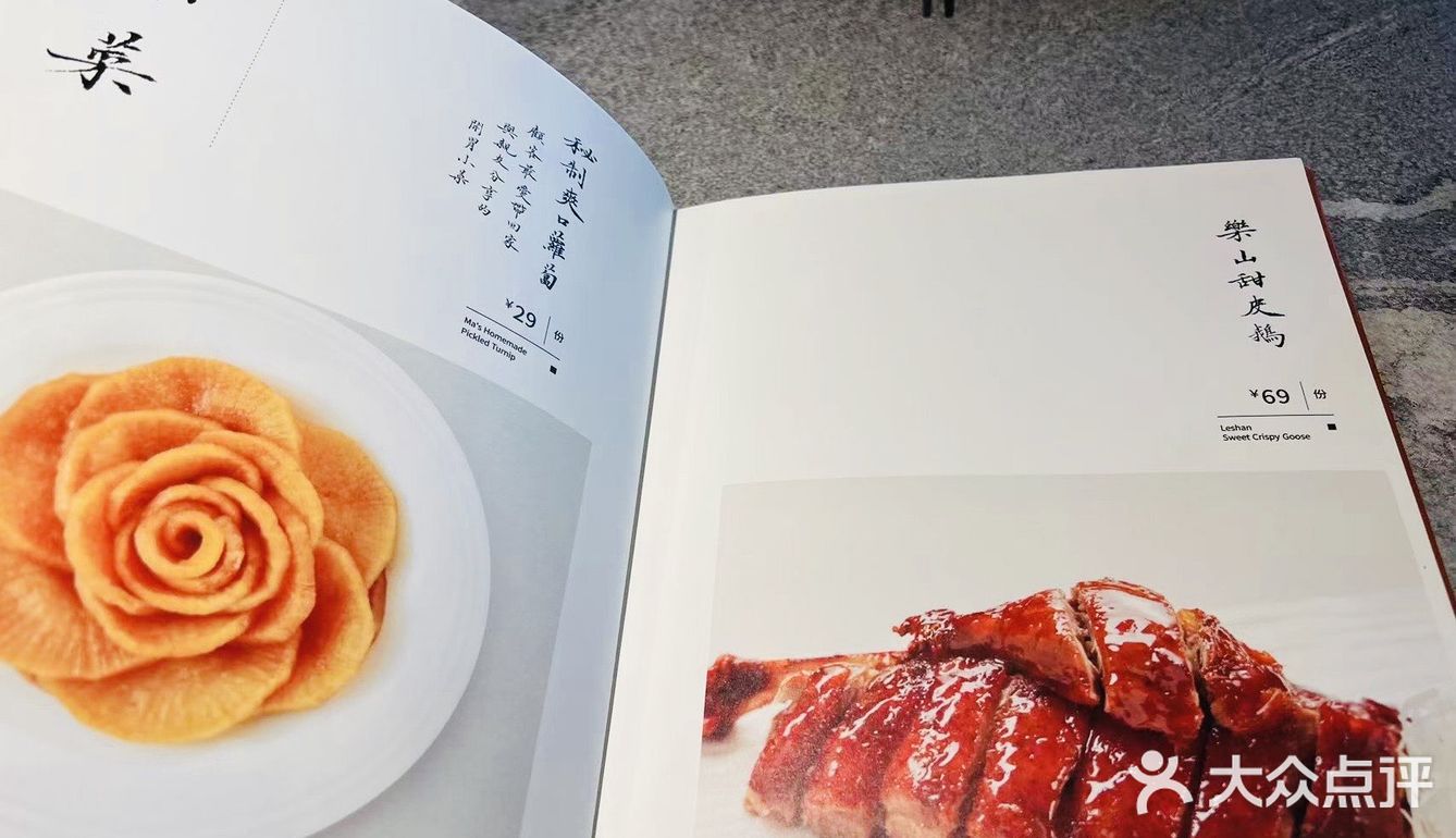 妈啊~好久这么多人排队了