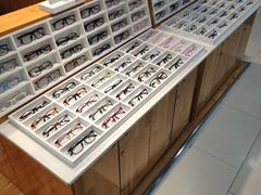 -MiRi眼镜连锁·蔡司·尼康控优点合作店(莘庄店)