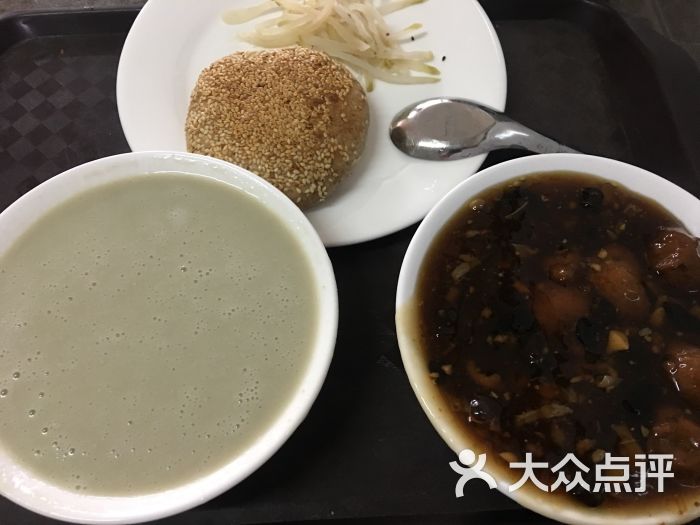 的菜: 豆汁兒燒餅麵茶豆麵丸子