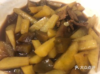 翻了翻冰箱就剩下一根茄子一个土豆和冷冻里的一块肉