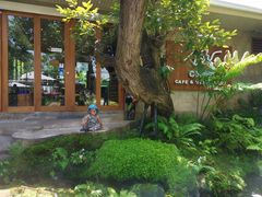 -Chom Cafe and Restaurant