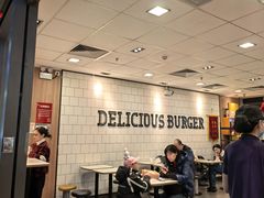 -麦当劳(上海虹桥站30B检票口楼上)