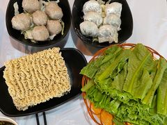 -鲜入围煮花胶鸡海鲜火锅
