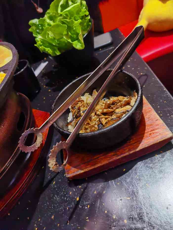 炉边炭情烤肉-"藏在有家便利店楼上,就在环球中心路边上,.