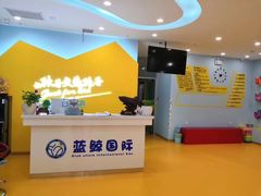 -蓝鲸国际少儿游泳训练中心(爱建店)