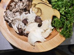 -楠小云·云南鲜牛野生菌自助火锅(九眼桥店)