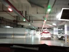 -百联又一城停车场