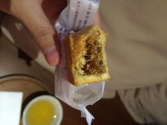 鳳梨酥-微热山丘(台北民生公园门市店)