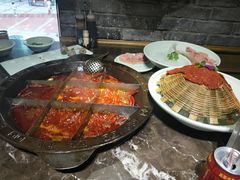 -红九格老火锅(三峡广场店)
