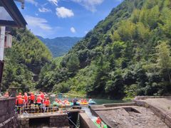 -安吉龙王山峡谷漂流