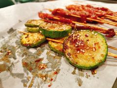 -何妹湿辣牛肉·粤式烧烤砂煲(桂雅路店)