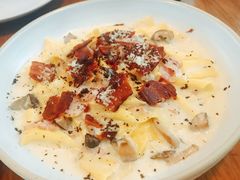 -ROAST coffee & eatery