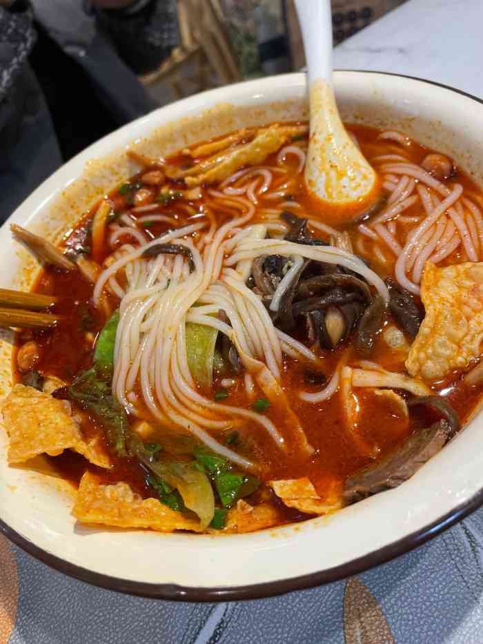 小螺莉螺蛳粉(漕溪路店)-"螺蛳粉,这家闻起来不是太臭,味道吧不好说.