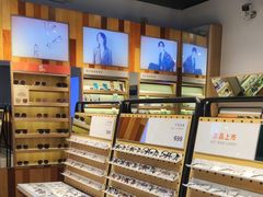 -LOOK眼镜·蔡司依视路配镜(宝山万达店)