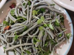 香椿苗拌豆腐丝-嘉年华面包房餐厅（饺子馆）(陶然亭店)