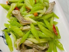 西芹炒鸭舌-广迎居老正兴菜馆