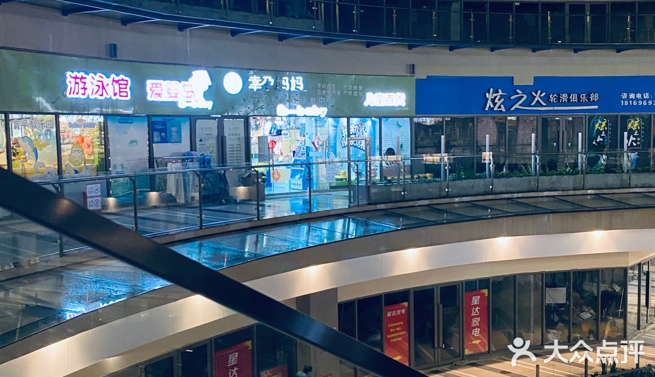 联发乾景广场拍照